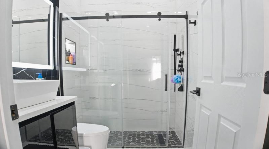 KISSIMMEE, Florida 34746, 5 Bedrooms Bedrooms, ,3 BathroomsBathrooms,Residential,For Sale,RAINIER,0,MFRS5144514