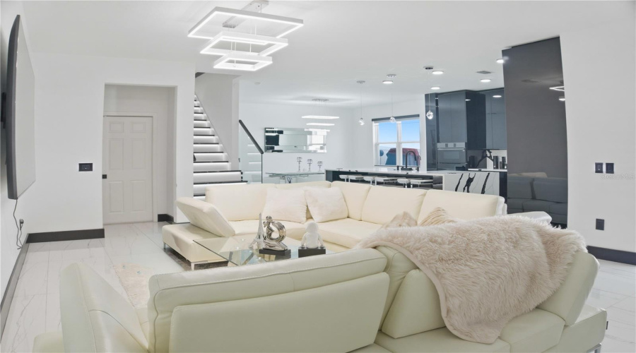 KISSIMMEE, Florida 34746, 5 Bedrooms Bedrooms, ,3 BathroomsBathrooms,Residential,For Sale,RAINIER,0,MFRS5144514