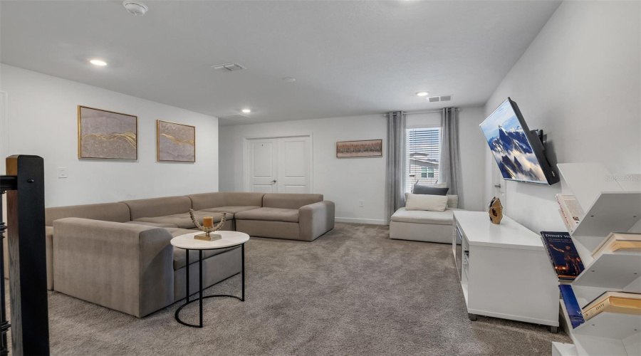 DAVENPORT, Florida 33896, 8 Bedrooms Bedrooms, ,5 BathroomsBathrooms,Residential,For Sale,SOMMERSET HILLS,0,MFRO6384809