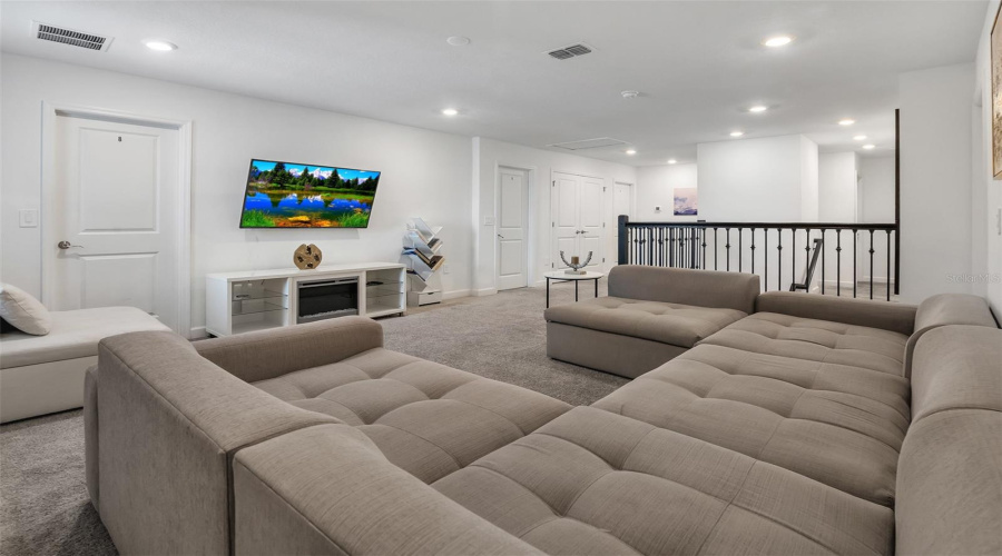 DAVENPORT, Florida 33896, 8 Bedrooms Bedrooms, ,5 BathroomsBathrooms,Residential,For Sale,SOMMERSET HILLS,0,MFRO6384809