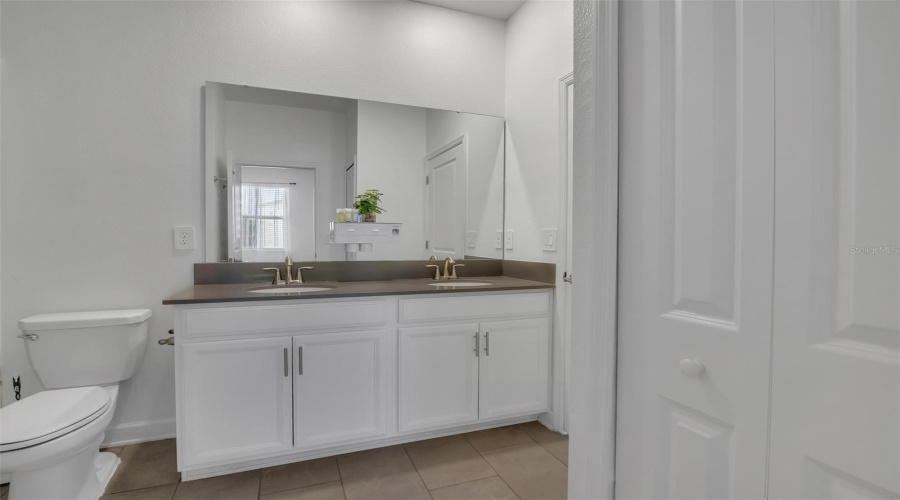 DAVENPORT, Florida 33896, 8 Bedrooms Bedrooms, ,5 BathroomsBathrooms,Residential,For Sale,SOMMERSET HILLS,0,MFRO6384809