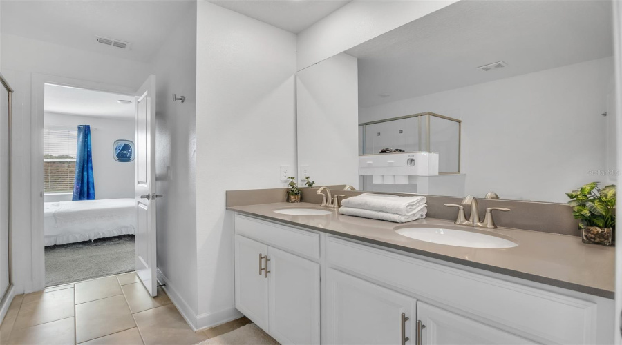 DAVENPORT, Florida 33896, 8 Bedrooms Bedrooms, ,5 BathroomsBathrooms,Residential,For Sale,SOMMERSET HILLS,0,MFRO6384809