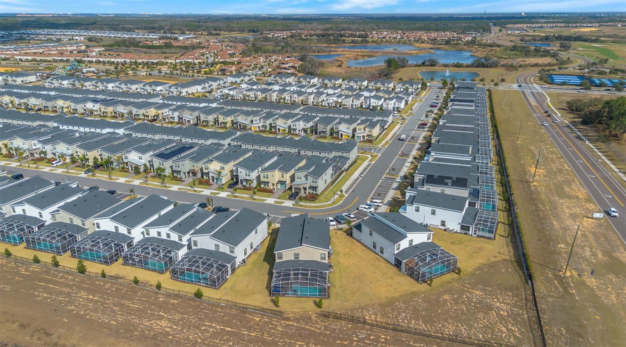 DAVENPORT, Florida 33896, 8 Bedrooms Bedrooms, ,5 BathroomsBathrooms,Residential,For Sale,SOMMERSET HILLS,0,MFRO6384809