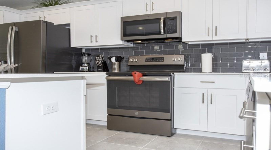 KISSIMMEE, Florida 34746, 2 Bedrooms Bedrooms, ,2 BathroomsBathrooms,Residential,For Sale,CLOCK TOWER DR,0,MFRO6187386