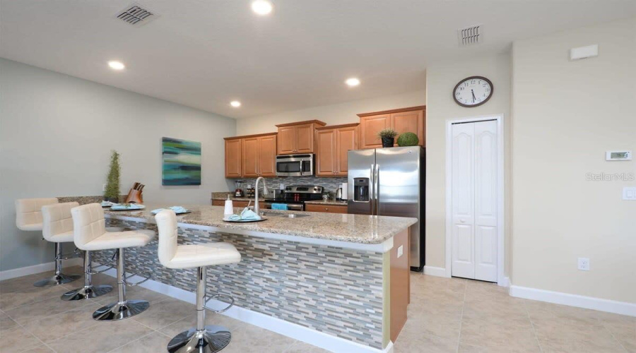 KISSIMMEE, Florida 34746, 4 Bedrooms Bedrooms, ,3 BathroomsBathrooms,Residential,For Sale,CLOCK TOWER,0,MFRO6279626