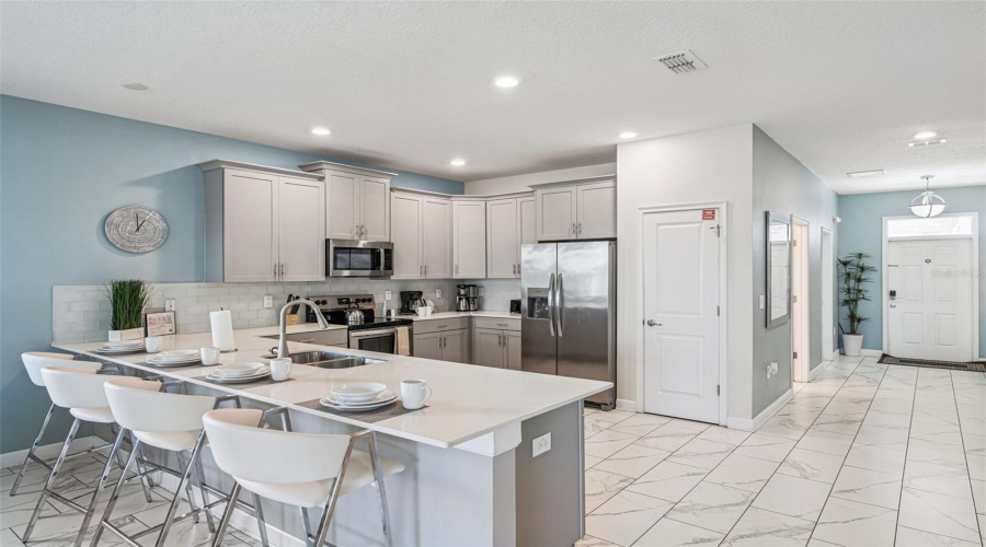 DAVENPORT, Florida 33896, 9 Bedrooms Bedrooms, ,5 BathroomsBathrooms,Residential,For Sale,STINGER,0,MFRS5144582