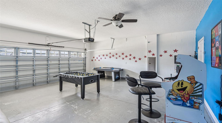 DAVENPORT, Florida 33896, 9 Bedrooms Bedrooms, ,5 BathroomsBathrooms,Residential,For Sale,STINGER,0,MFRS5144582