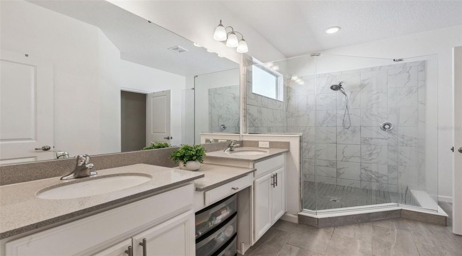 Master Bath/En Suite