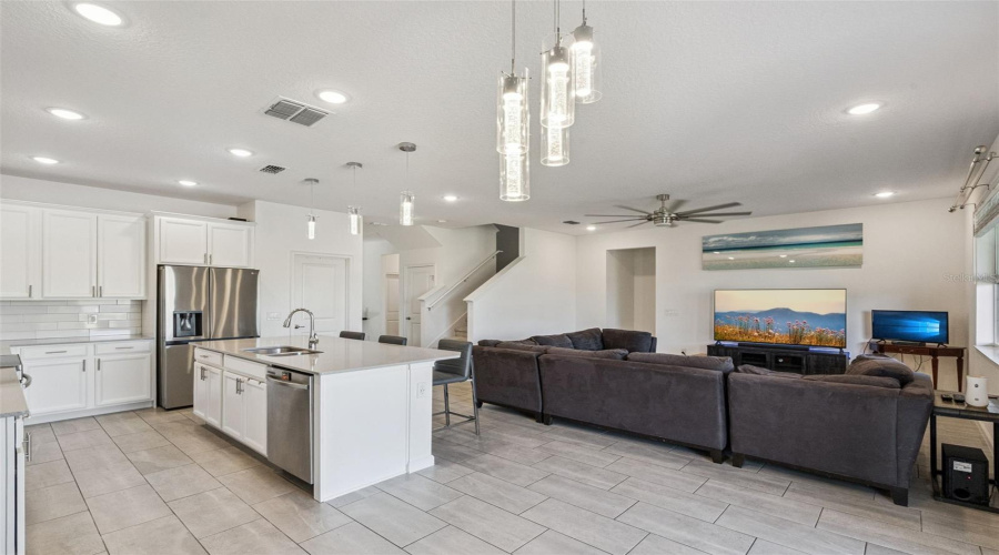 DAVENPORT, Florida 33837, 5 Bedrooms Bedrooms, ,4 BathroomsBathrooms,Residential,For Sale,FORTUNA,0,MFRO6384784