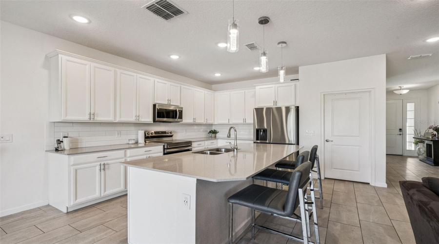 DAVENPORT, Florida 33837, 5 Bedrooms Bedrooms, ,4 BathroomsBathrooms,Residential,For Sale,FORTUNA,0,MFRO6384784