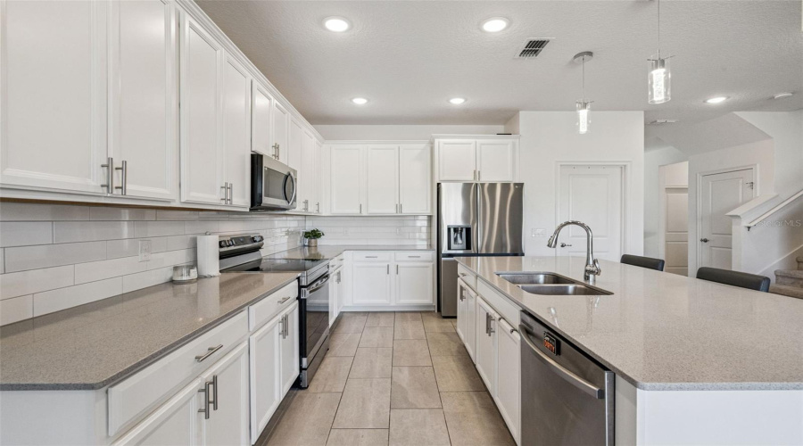 DAVENPORT, Florida 33837, 5 Bedrooms Bedrooms, ,4 BathroomsBathrooms,Residential,For Sale,FORTUNA,0,MFRO6384784