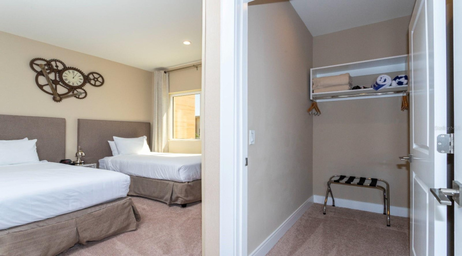 KISSIMMEE, Florida 34747, 4 Bedrooms Bedrooms, ,4 BathroomsBathrooms,Residential,For Sale,BROOKLYN,0,MFRO6380967