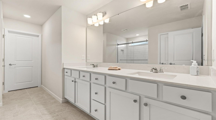 DAVENPORT, Florida 33896, 5 Bedrooms Bedrooms, ,3 BathroomsBathrooms,Residential,For Sale,LOVELY,0,MFRO6384854