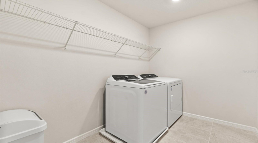 DAVENPORT, Florida 33896, 5 Bedrooms Bedrooms, ,3 BathroomsBathrooms,Residential,For Sale,LOVELY,0,MFRO6384854