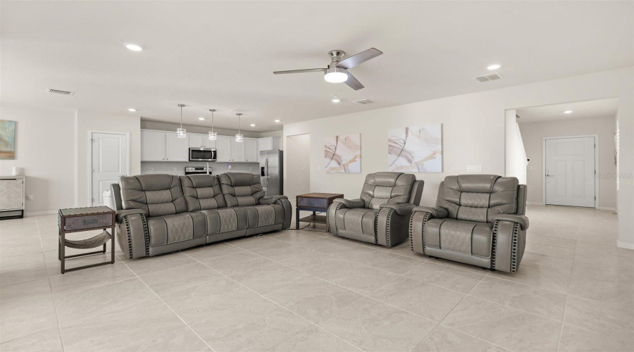 DAVENPORT, Florida 33896, 5 Bedrooms Bedrooms, ,3 BathroomsBathrooms,Residential,For Sale,LOVELY,0,MFRO6384854