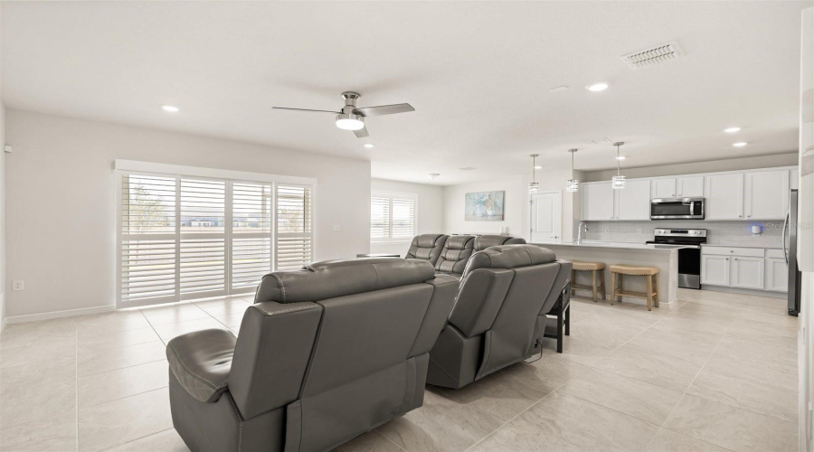 DAVENPORT, Florida 33896, 5 Bedrooms Bedrooms, ,3 BathroomsBathrooms,Residential,For Sale,LOVELY,0,MFRO6384854