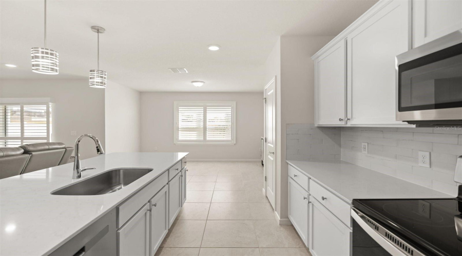 DAVENPORT, Florida 33896, 5 Bedrooms Bedrooms, ,3 BathroomsBathrooms,Residential,For Sale,LOVELY,0,MFRO6384854