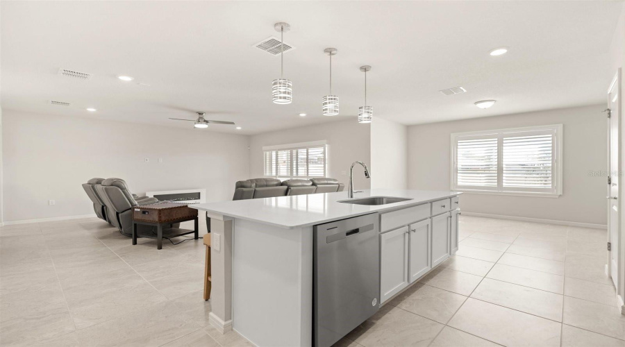 DAVENPORT, Florida 33896, 5 Bedrooms Bedrooms, ,3 BathroomsBathrooms,Residential,For Sale,LOVELY,0,MFRO6384854