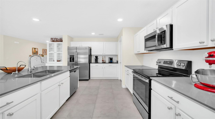 KISSIMMEE, Florida 34746, 6 Bedrooms Bedrooms, ,3 BathroomsBathrooms,Residential,For Sale,SUNNY CREEK PL,0,MFRO6364314