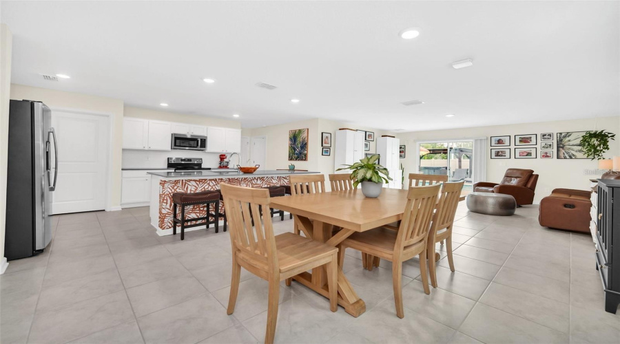 KISSIMMEE, Florida 34746, 6 Bedrooms Bedrooms, ,3 BathroomsBathrooms,Residential,For Sale,SUNNY CREEK PL,0,MFRO6364314