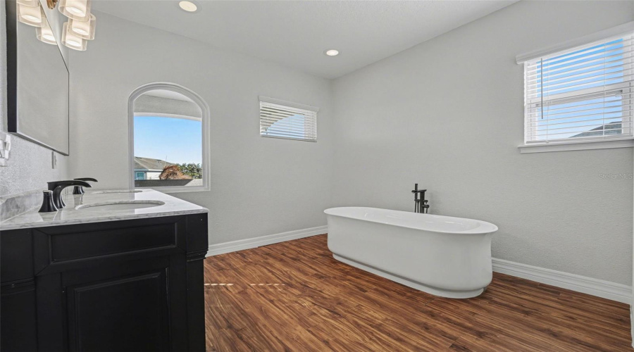 KISSIMMEE, Florida 34747, 5 Bedrooms Bedrooms, ,4 BathroomsBathrooms,Residential,For Sale,MINTON,0,MFRO6385896