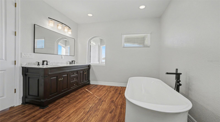 KISSIMMEE, Florida 34747, 5 Bedrooms Bedrooms, ,4 BathroomsBathrooms,Residential,For Sale,MINTON,0,MFRO6385896