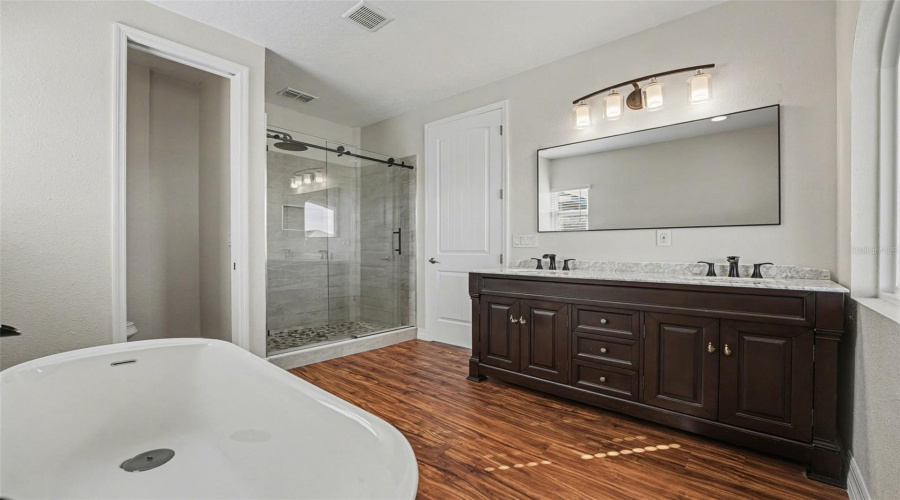 KISSIMMEE, Florida 34747, 5 Bedrooms Bedrooms, ,4 BathroomsBathrooms,Residential,For Sale,MINTON,0,MFRO6385896