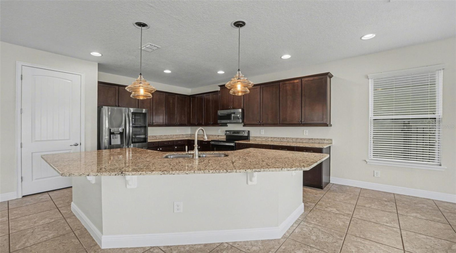 KISSIMMEE, Florida 34747, 5 Bedrooms Bedrooms, ,4 BathroomsBathrooms,Residential,For Sale,MINTON,0,MFRO6385896