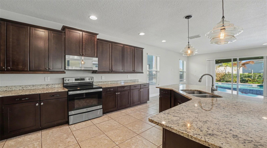 KISSIMMEE, Florida 34747, 5 Bedrooms Bedrooms, ,4 BathroomsBathrooms,Residential,For Sale,MINTON,0,MFRO6385896