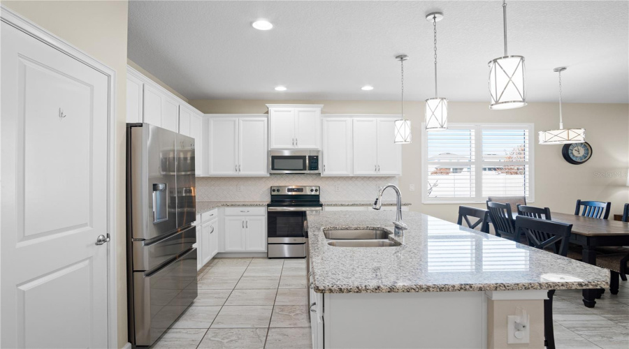 DAVENPORT, Florida 33837, 4 Bedrooms Bedrooms, ,2 BathroomsBathrooms,Residential,For Sale,SAPPHIRE,0,MFRS5143494