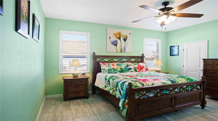 Primary en suite located in the rear of the home