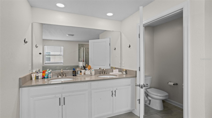 KISSIMMEE, Florida 34746, 6 Bedrooms Bedrooms, ,6 BathroomsBathrooms,Residential,For Sale,TARGET,0,MFRO6342138