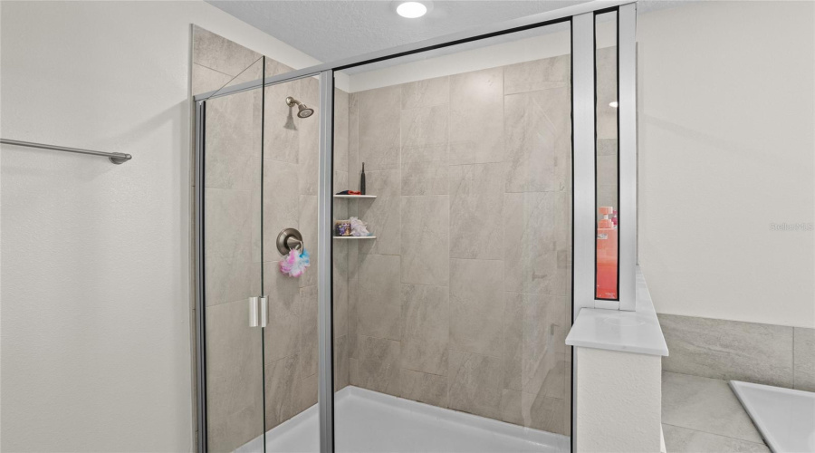 KISSIMMEE, Florida 34746, 6 Bedrooms Bedrooms, ,6 BathroomsBathrooms,Residential,For Sale,TARGET,0,MFRO6342138