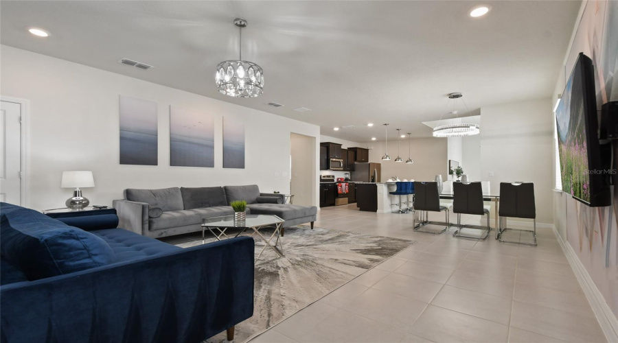 DAVENPORT, Florida 33897, 6 Bedrooms Bedrooms, ,4 BathroomsBathrooms,Residential,For Sale,KAIPO,0,MFRO6385800