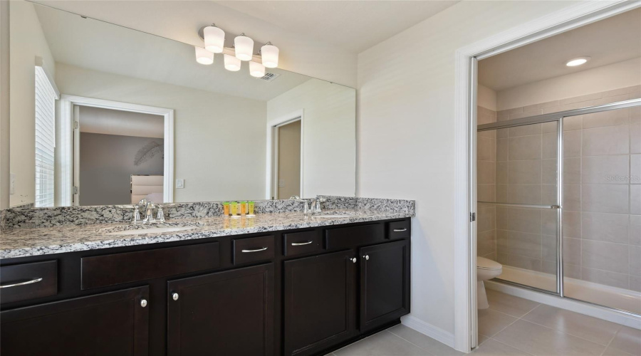 DAVENPORT, Florida 33897, 6 Bedrooms Bedrooms, ,4 BathroomsBathrooms,Residential,For Sale,KAIPO,0,MFRO6385800