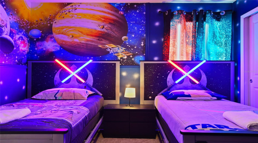 DAVENPORT, Florida 33897, 6 Bedrooms Bedrooms, ,4 BathroomsBathrooms,Residential,For Sale,KAIPO,0,MFRO6385800