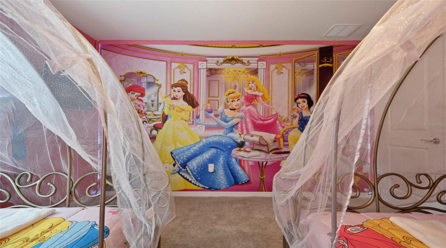 DAVENPORT, Florida 33897, 6 Bedrooms Bedrooms, ,4 BathroomsBathrooms,Residential,For Sale,KAIPO,0,MFRO6385800