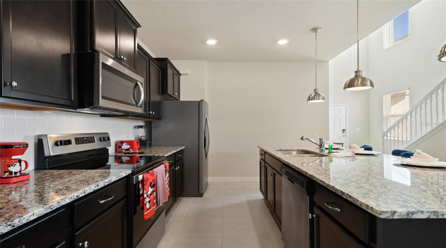 DAVENPORT, Florida 33897, 6 Bedrooms Bedrooms, ,4 BathroomsBathrooms,Residential,For Sale,KAIPO,0,MFRO6385800