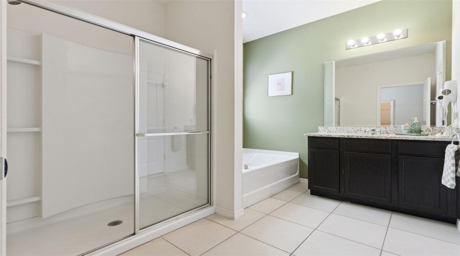 DAVENPORT, Florida 33837, 6 Bedrooms Bedrooms, ,5 BathroomsBathrooms,Residential,For Sale,OAKBOURNE,0,MFRO6345733