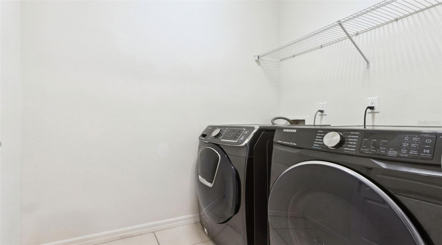 DAVENPORT, Florida 33837, 6 Bedrooms Bedrooms, ,5 BathroomsBathrooms,Residential,For Sale,OAKBOURNE,0,MFRO6345733