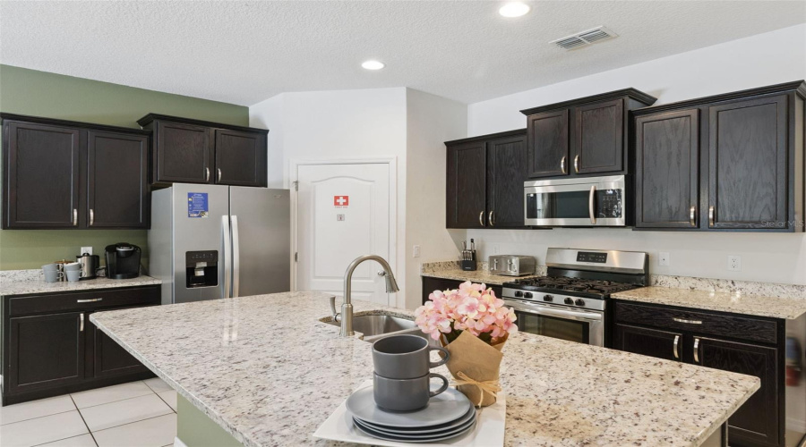 DAVENPORT, Florida 33837, 6 Bedrooms Bedrooms, ,5 BathroomsBathrooms,Residential,For Sale,OAKBOURNE,0,MFRO6345733