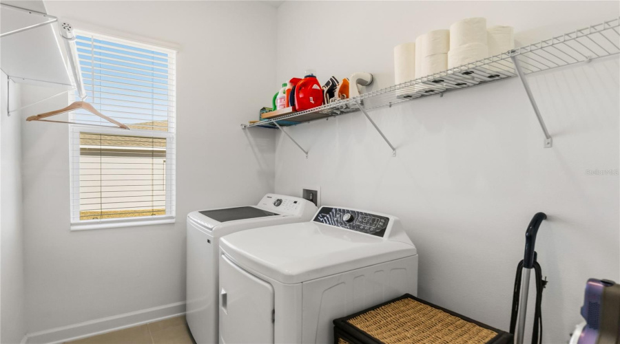 DAVENPORT, Florida 33837, 4 Bedrooms Bedrooms, ,3 BathroomsBathrooms,Residential,For Sale,EASTMINSTER,0,MFRO6383134