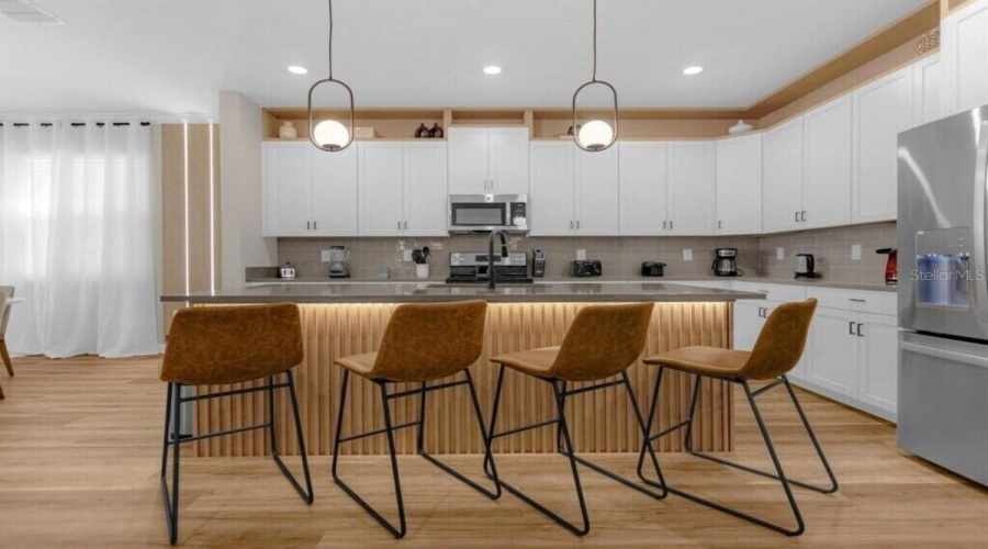 DAVENPORT, Florida 33896, 6 Bedrooms Bedrooms, ,5 BathroomsBathrooms,Residential,For Sale,PLAY THROUGH,0,MFRO6383875