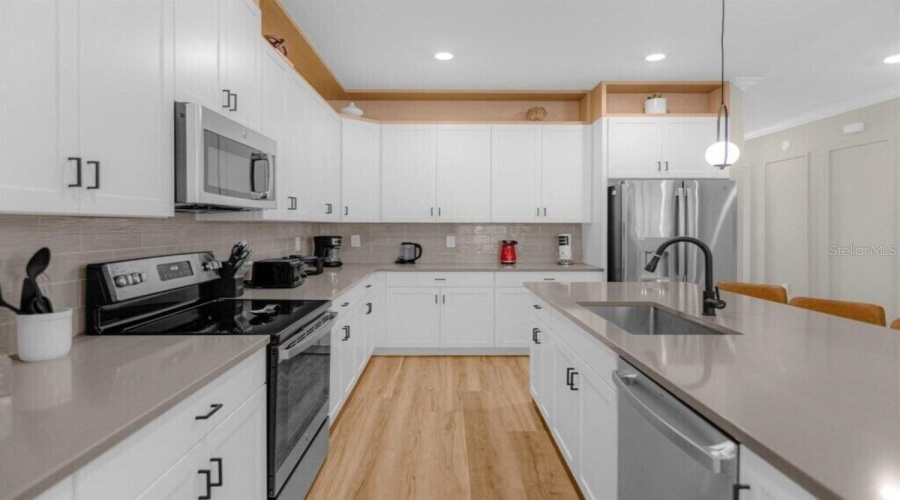 DAVENPORT, Florida 33896, 6 Bedrooms Bedrooms, ,5 BathroomsBathrooms,Residential,For Sale,PLAY THROUGH,0,MFRO6383875