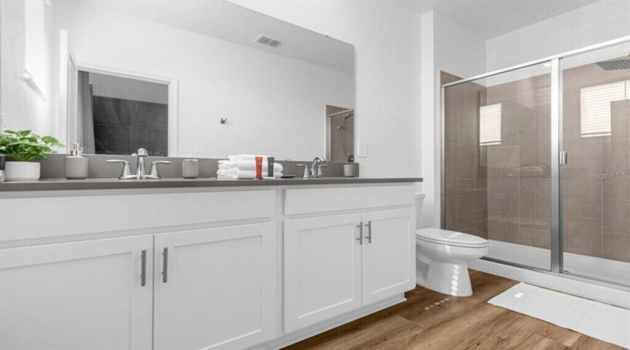 DAVENPORT, Florida 33896, 6 Bedrooms Bedrooms, ,5 BathroomsBathrooms,Residential,For Sale,PLAY THROUGH,0,MFRO6383875