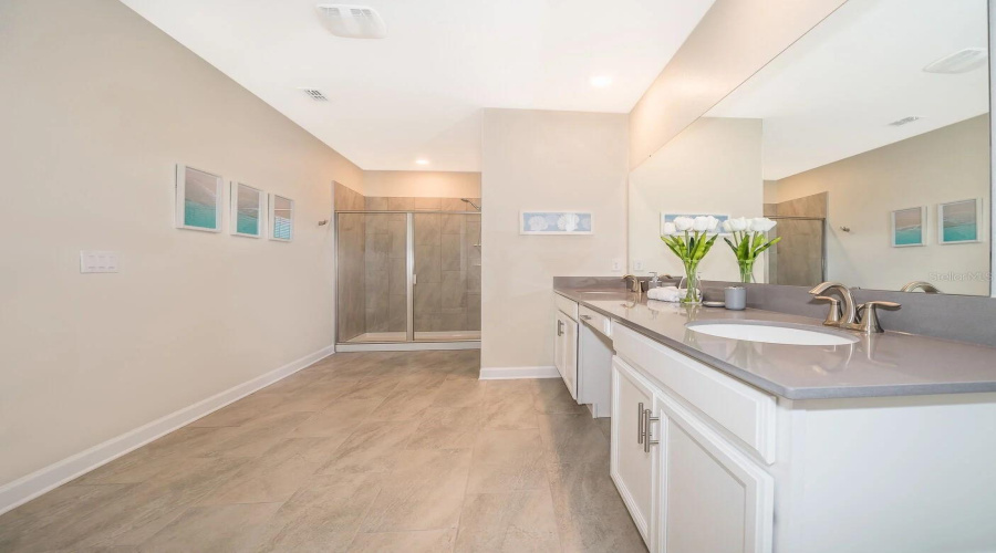 KISSIMMEE, Florida 34746, 5 Bedrooms Bedrooms, ,5 BathroomsBathrooms,Residential,For Sale,BOOKMARK,0,MFRO6385989