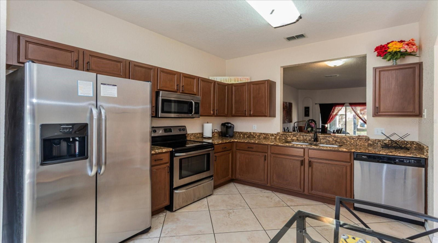 DAVENPORT, Florida 33897, 3 Bedrooms Bedrooms, ,2 BathroomsBathrooms,Residential,For Sale,LA MIRAGE,0,MFRO6385997