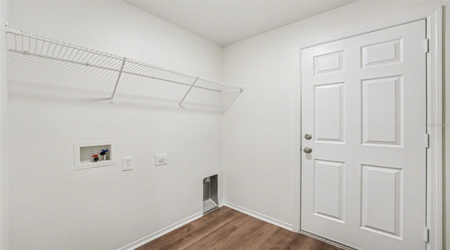 DAVENPORT, Florida 33896, 4 Bedrooms Bedrooms, ,2 BathroomsBathrooms,Residential,For Sale,WAKEVIEW,0,MFRO6385867