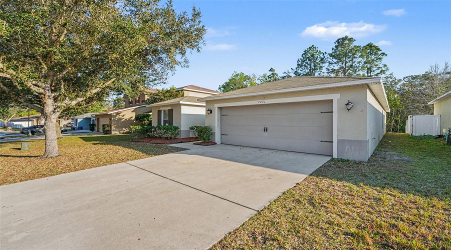 DAVENPORT, Florida 33896, 4 Bedrooms Bedrooms, ,2 BathroomsBathrooms,Residential,For Sale,WAKEVIEW,0,MFRO6385867