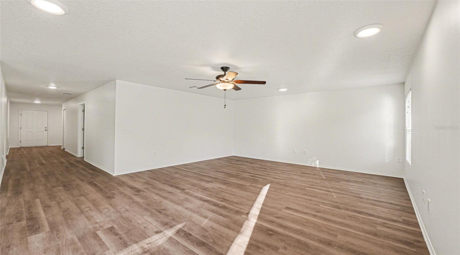 DAVENPORT, Florida 33896, 4 Bedrooms Bedrooms, ,2 BathroomsBathrooms,Residential,For Sale,WAKEVIEW,0,MFRO6385867